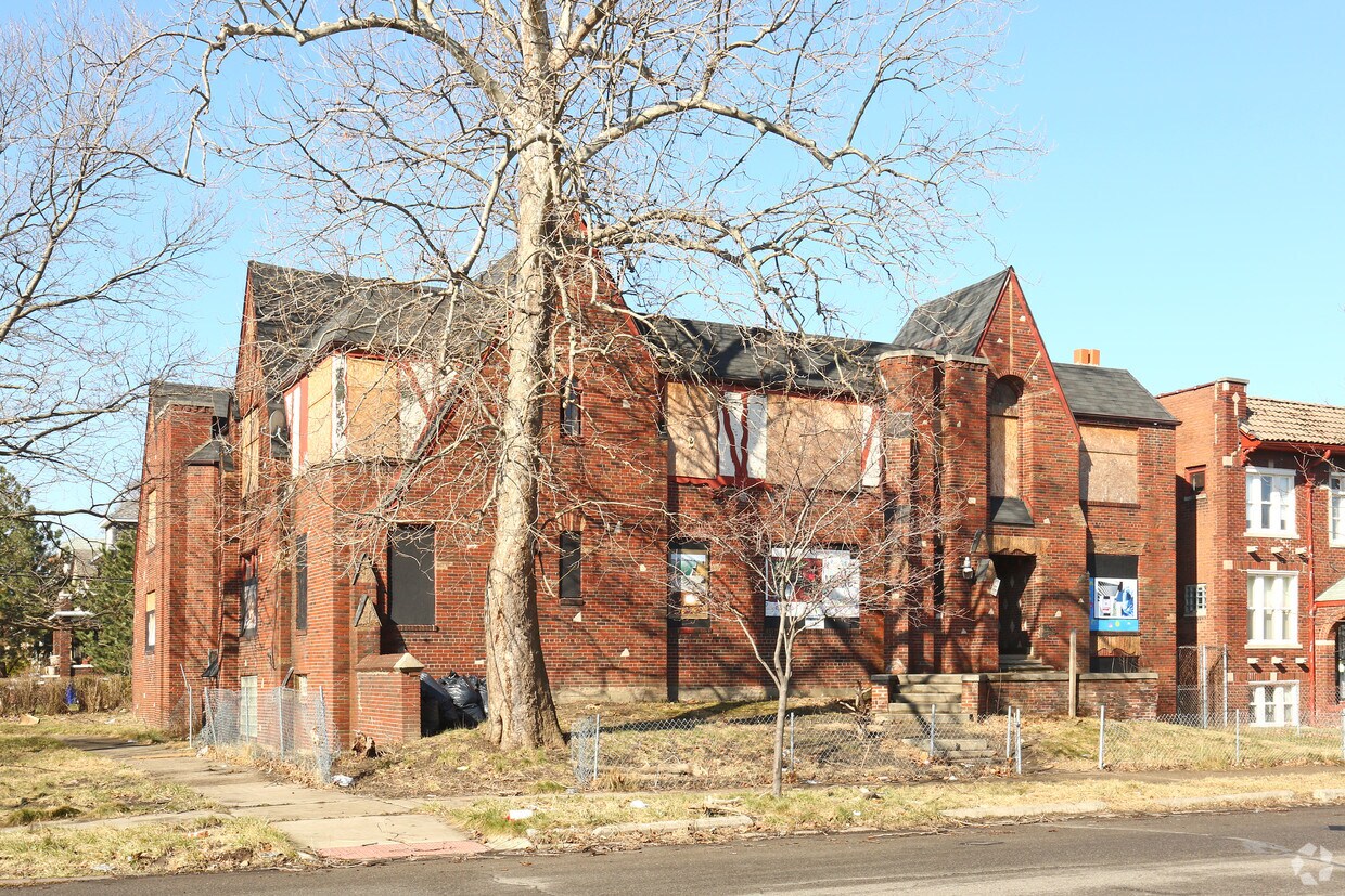 Primary Photo - 13905 La Salle Blvd