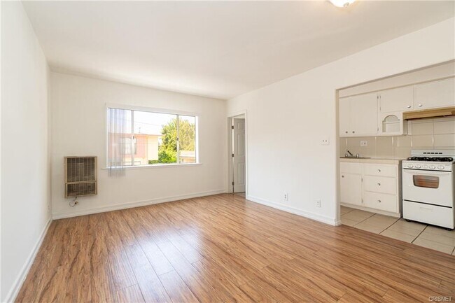 Foto del edificio - 4907 Beverly Blvd