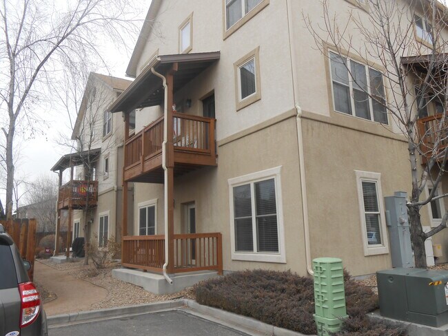Building Photo - 1212 Walnut Ave