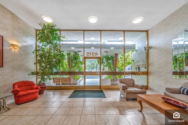 Building Photo - 4915 Tyrone Ave