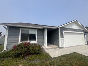 Building Photo - 17611 E Maxwell Ave