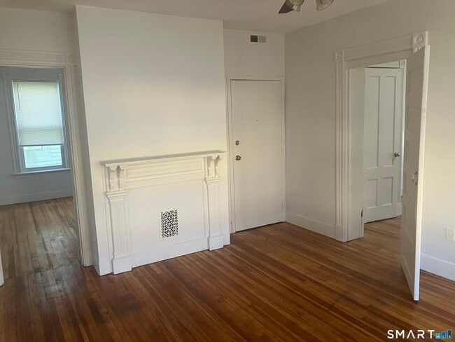 Foto del edificio - 473 Howard Ave