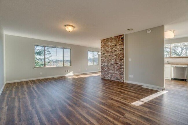 Foto del edificio - Updated 3 Bedroom, 1.5 Bathroom Duplex in ...
