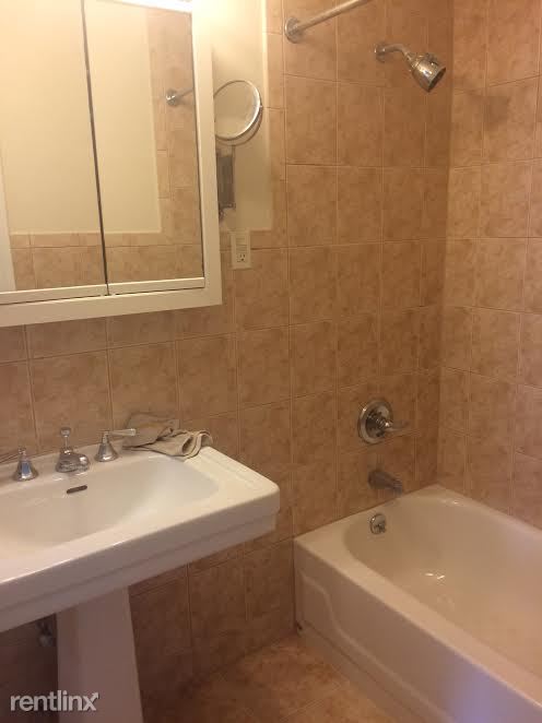 Foto del edificio - 6053 68th Ave