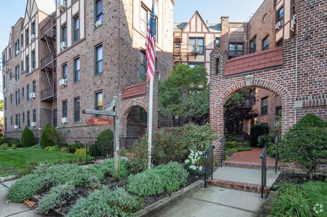 Entrance Photo - Rockville Tudor Apt. Corp.
