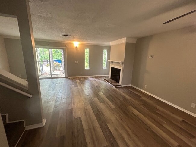 Building Photo - 240 Jamil Rd