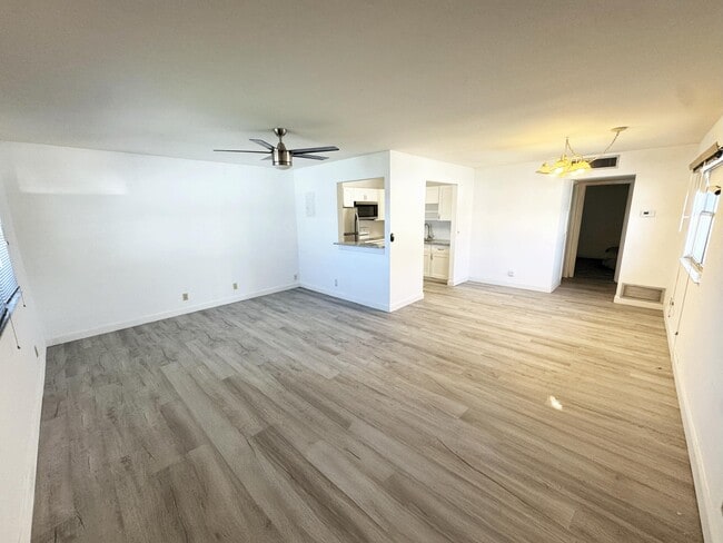 Building Photo - 506 Brittany K