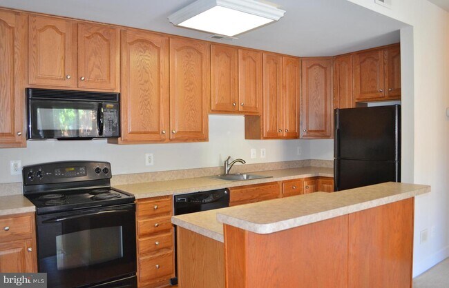 Building Photo - 10604 Provincial Dr