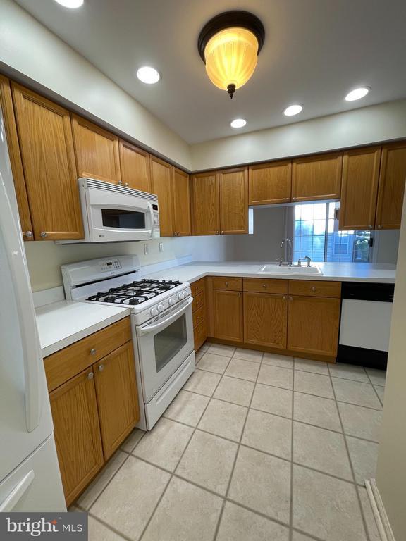 Foto del edificio - 208 Strawberry Ct