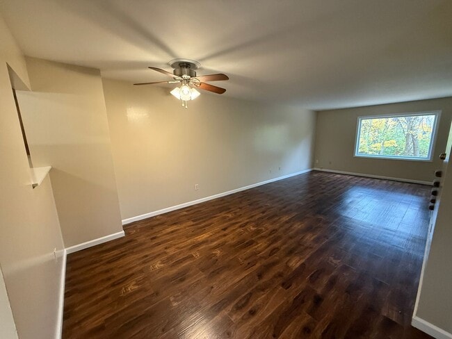 Foto del edificio - 5722 Bluebird Ct