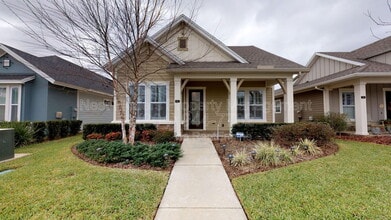 Building Photo - 203 Southern Oak Dr