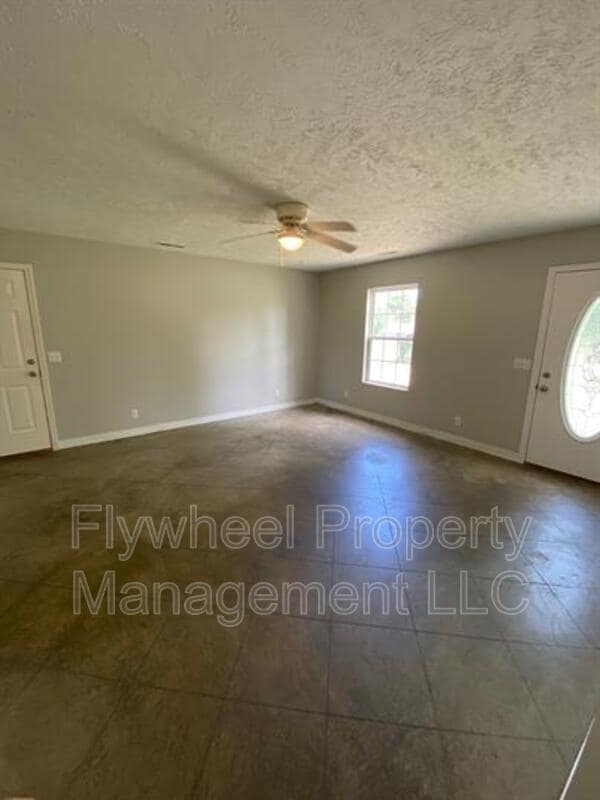Building Photo - 2063 Leota St