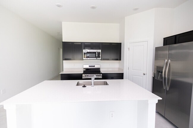 Building Photo - 248 Hayley St