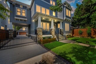 Building Photo - 542 W 26th St