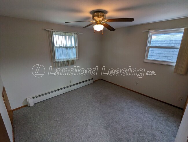 Building Photo - Updated Ranch Duplex in Lorain with Garage