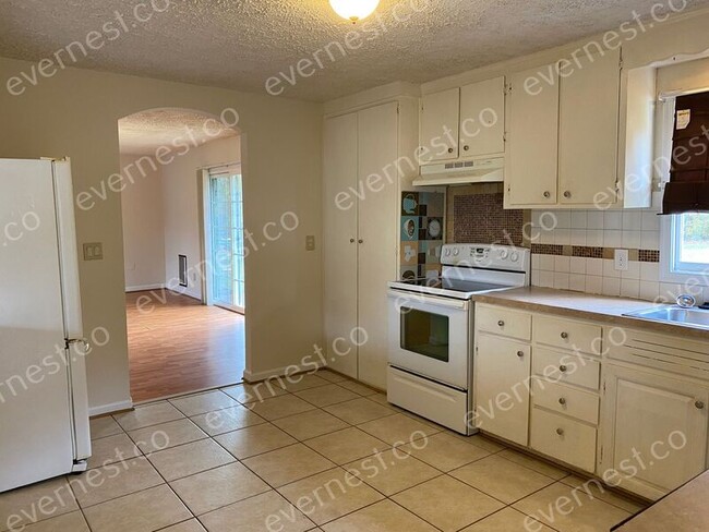 Building Photo - 6625 Hickory Ridge Rd