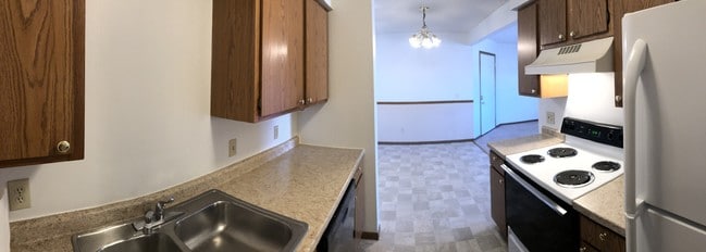 Kitchen and dining room - 1500 Northgate Dr