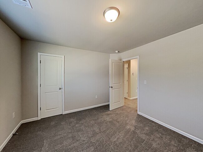 Foto del edificio - Beautiful 4 Bedroom home located in Porter...