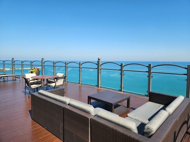 Foto del edificio - 1150 N Lake Shore Dr