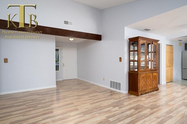 Building Photo - Nicely appointed Rosemont Home