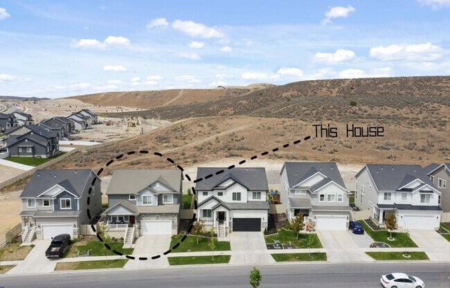 Building Photo - 1638 W Quailhill Rd