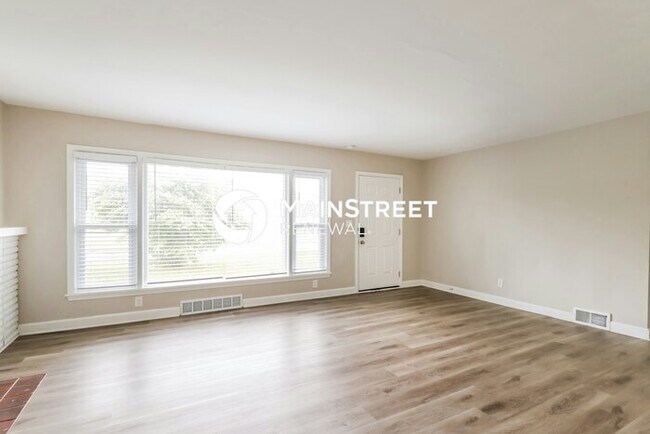 Building Photo - 3 Bedroom Pet-Friendly Home in LOUISVILLE,...