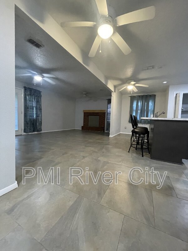 Foto del edificio - 4065 Dellwood Ave