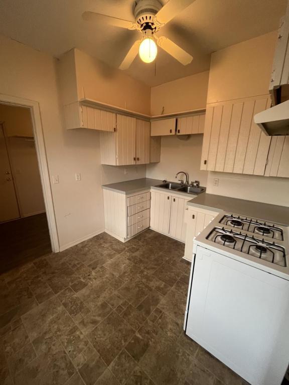 Building Photo - 1512 E 8th Ave