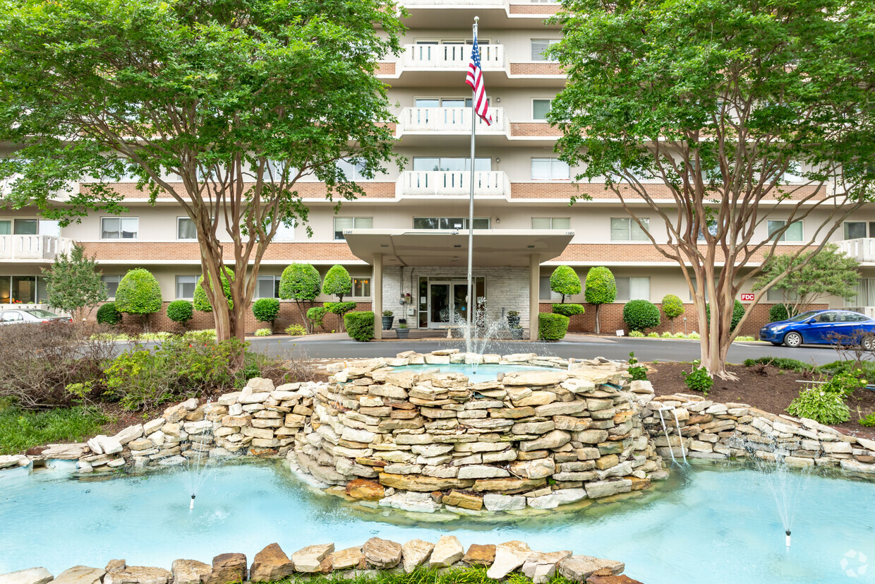 Building Photo - Parkway House