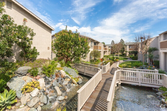 Building View - Pinecreek Apartments