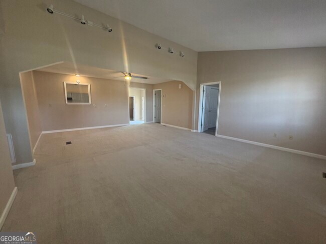 Foto del edificio - 96 Jenny Lind Ln