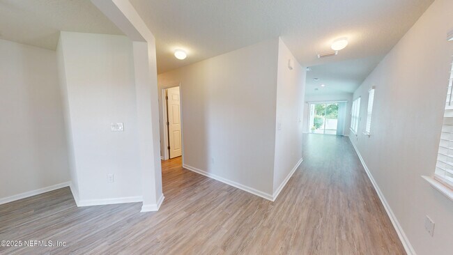 Foto del edificio - 544 Bluejack Ln