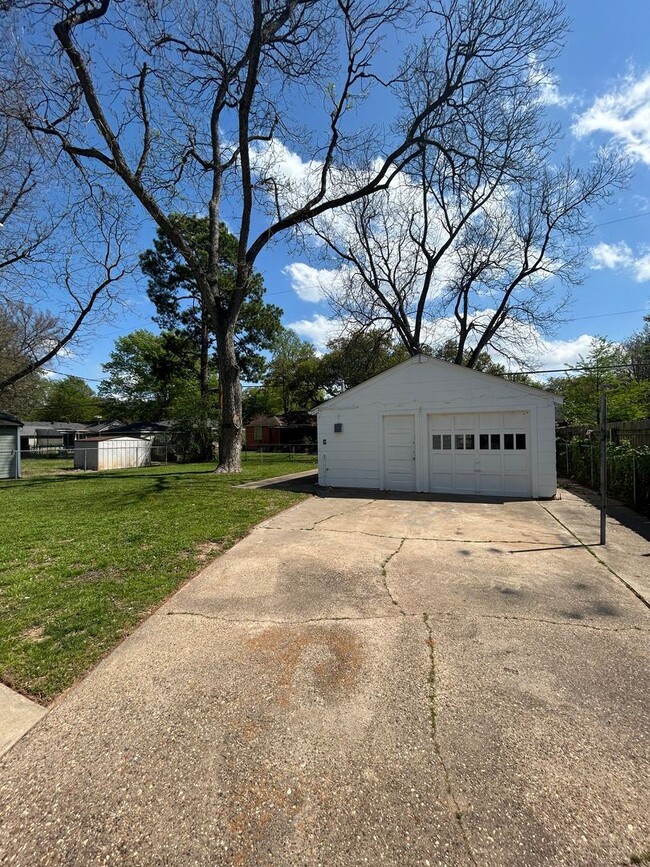Building Photo - 3 br, 1.5 bath House - 131 Pennsylvania Ave