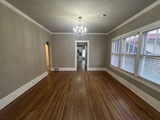 Building Photo - 215 N Washington St