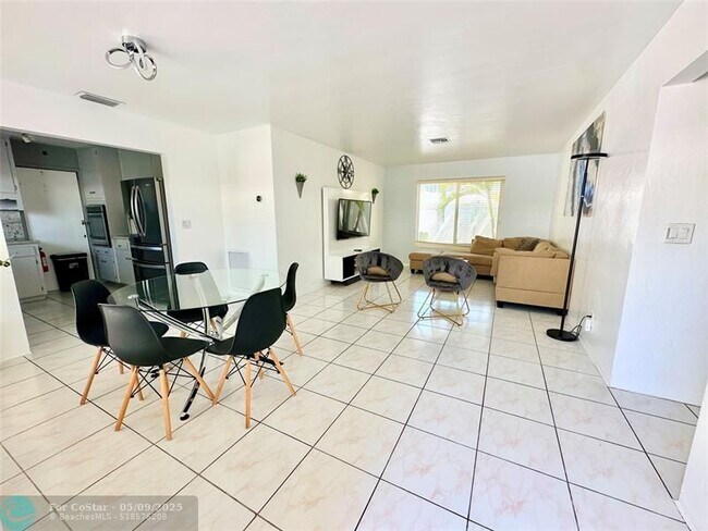 Foto del edificio - 2924 Middle River Dr