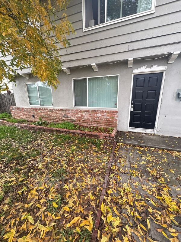 Photo - 2840 Sweet Way