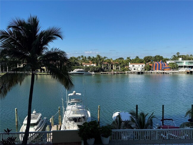 Foto del edificio - 5600 Collins Ave