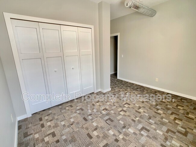 Foto del edificio - 207 E 4th St