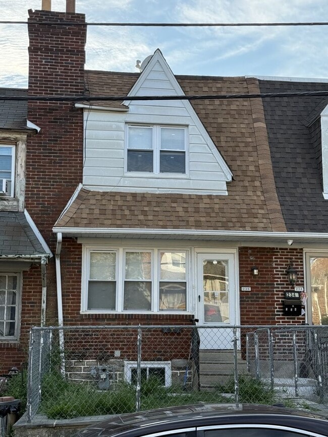 Beautiful 3 Bedroom Home – Updated & Move In Ready - Beautiful 3 Bedroom Home – Updated & Move In Ready