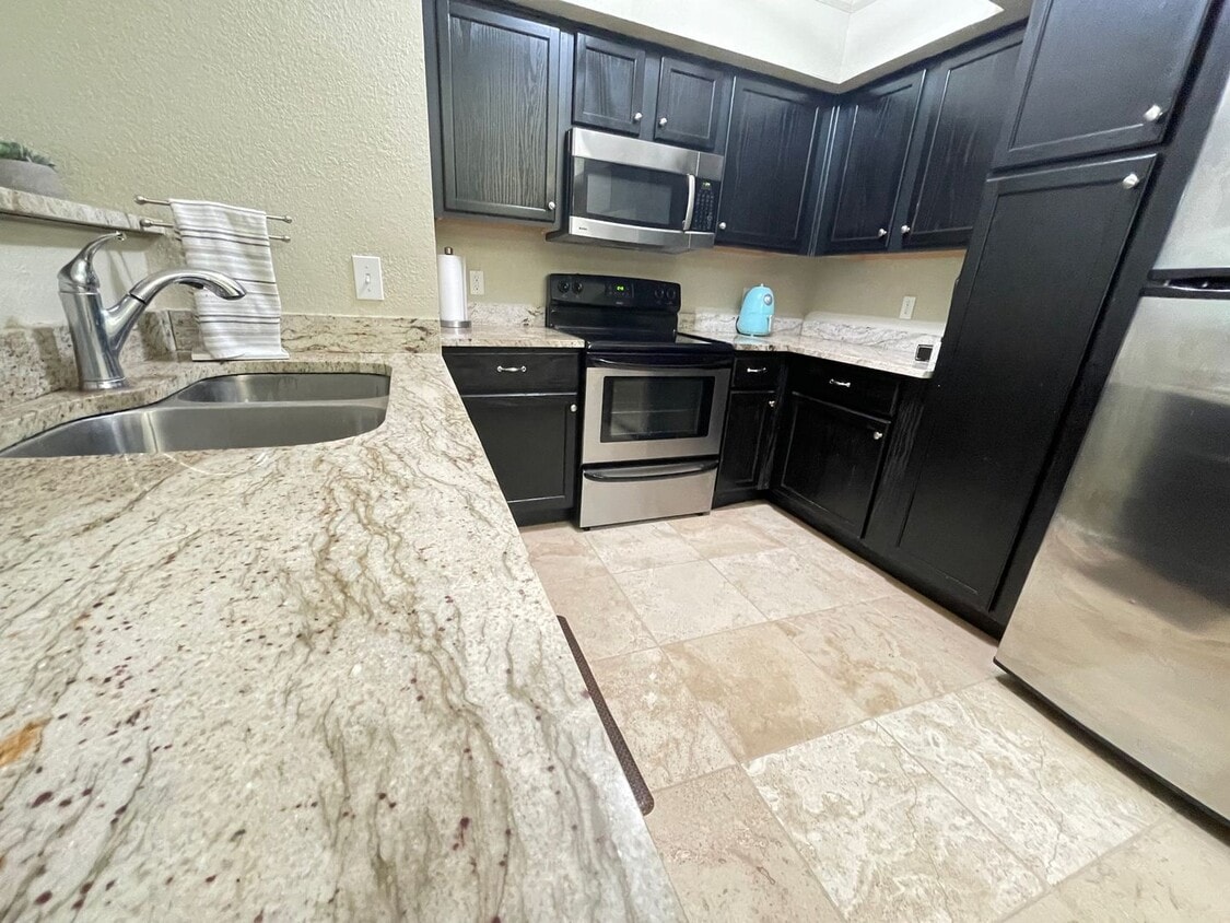 Barrington Park Condos!- Beautifully upda... - Barrington Park Condos!-  Beautifully upda...