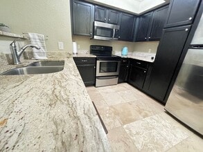 Building Photo - 2801 Chancellorsville Dr