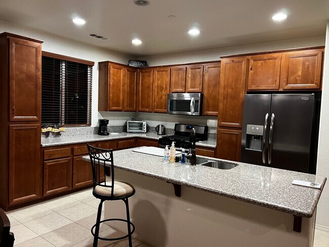 Building Photo - 308 Maple Ridge Dr