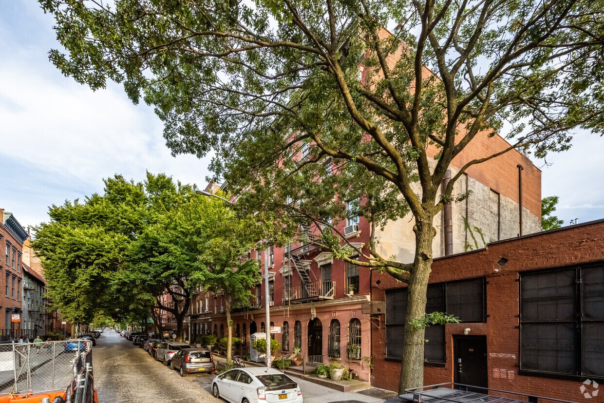 Primary Photo - 350-354 W 12th St