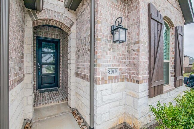 Building Photo - 8010 Whisper Grove Dr