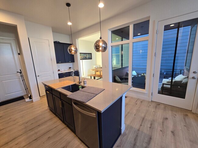 Foto del edificio - 6051 N Malta St