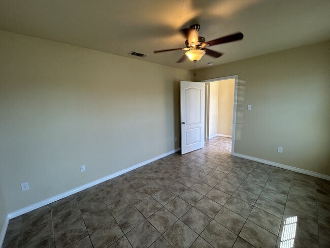 Foto del edificio - 3301 Pecan Dr