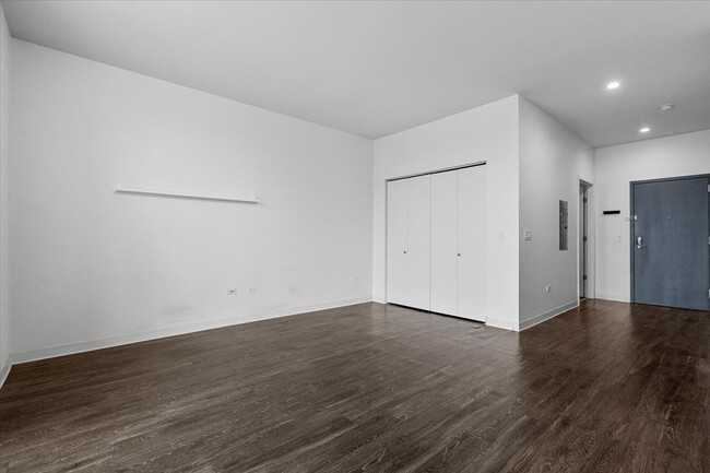 Foto del edificio - 830 N Milwaukee Ave