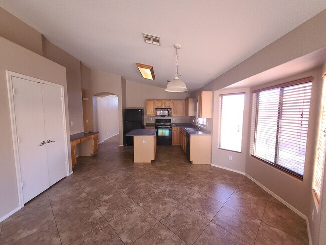 Building Photo - Incredible 4 bedroom home in Gilbert!