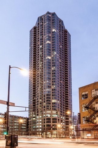 Building Photo - 400 N La Salle Dr