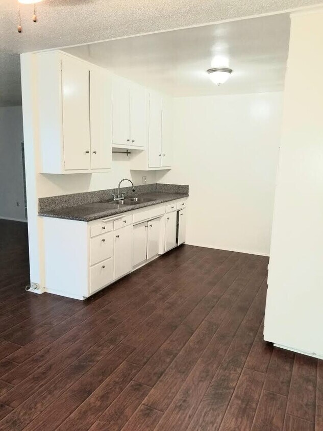 Foto principal - 11901 York Ave